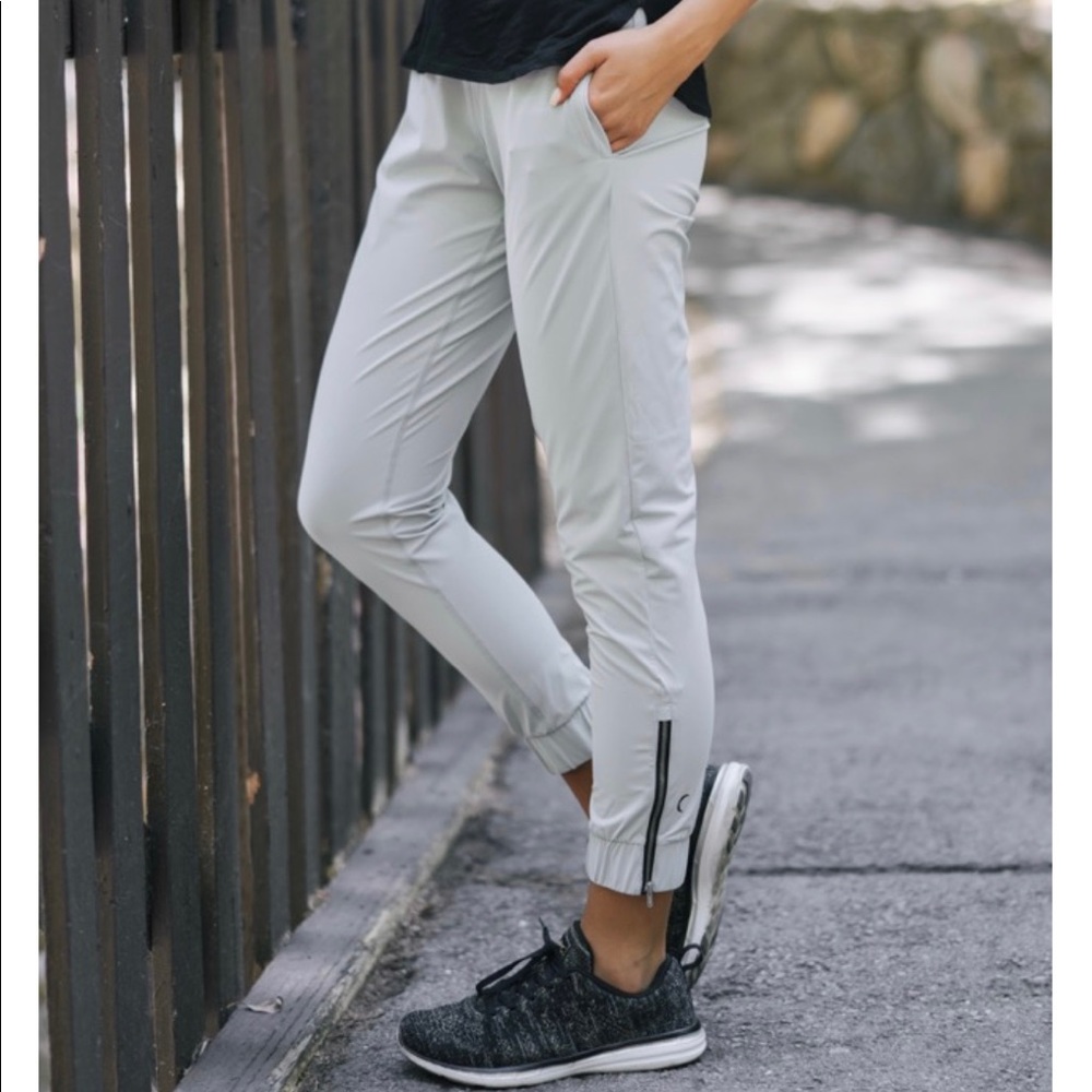 Zyia Large Gray Everywhere ZipperJogger